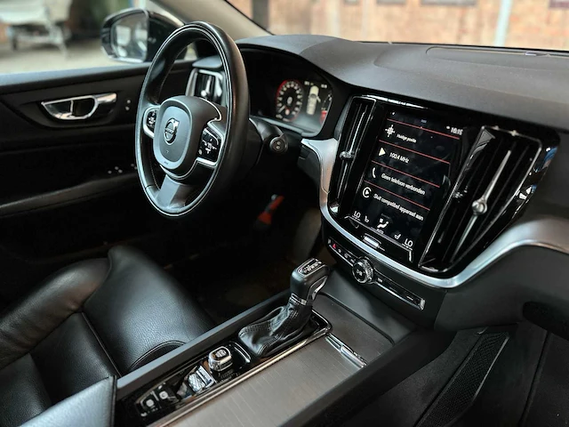 Volvo v60 cross country 2.0 d4 awd intro edition 190pk 2019 (origineel-nl), zn-457-l - afbeelding 31 van  64