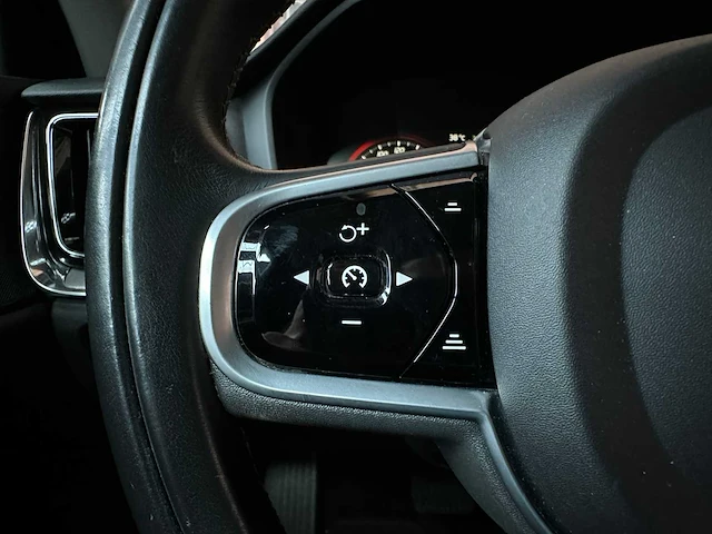 Volvo v60 cross country 2.0 d4 awd intro edition 190pk 2019 (origineel-nl), zn-457-l - afbeelding 37 van  64