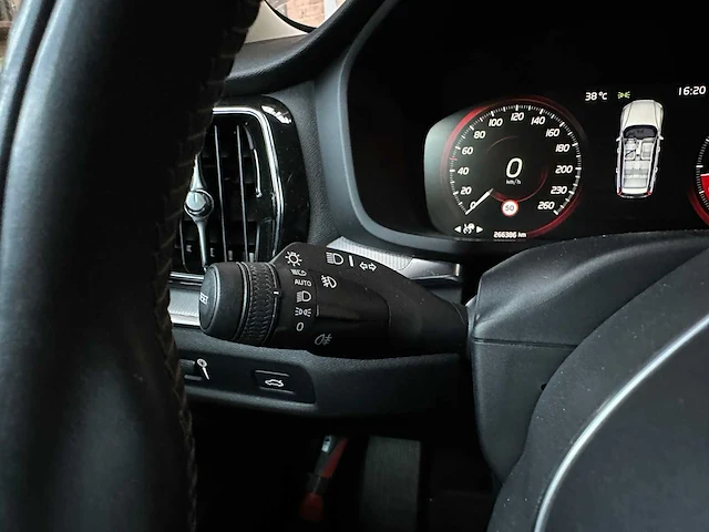 Volvo v60 cross country 2.0 d4 awd intro edition 190pk 2019 (origineel-nl), zn-457-l - afbeelding 38 van  64