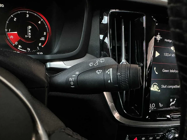 Volvo v60 cross country 2.0 d4 awd intro edition 190pk 2019 (origineel-nl), zn-457-l - afbeelding 39 van  64