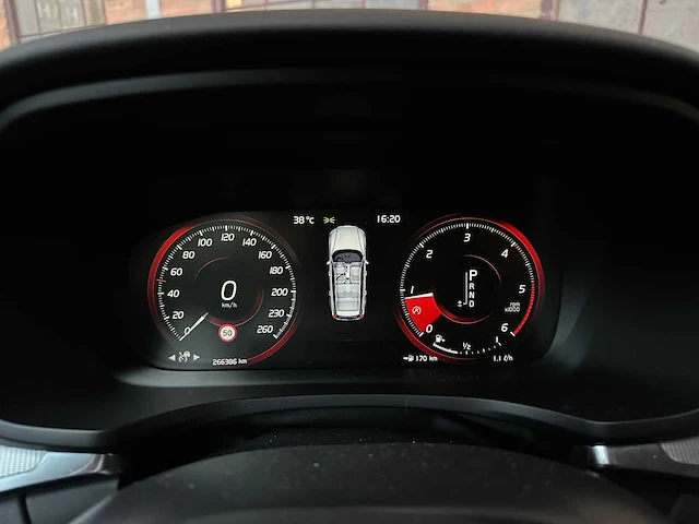 Volvo v60 cross country 2.0 d4 awd intro edition 190pk 2019 (origineel-nl), zn-457-l - afbeelding 40 van  64