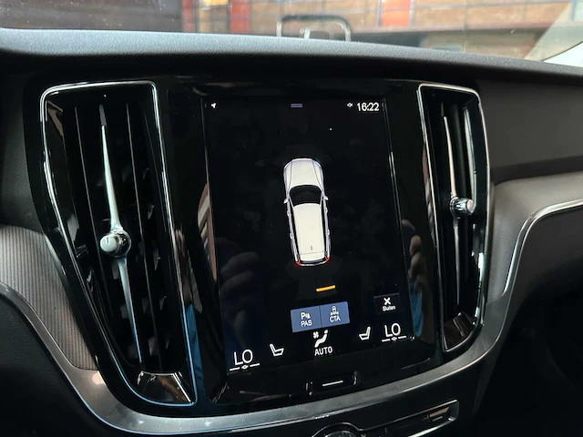 Volvo v60 cross country 2.0 d4 awd intro edition 190pk 2019 (origineel-nl), zn-457-l - afbeelding 51 van  64