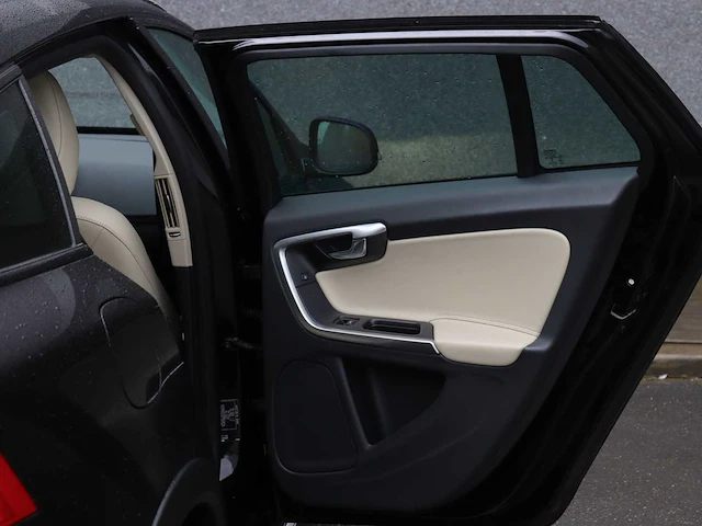 Volvo v60 cross country 2.0 d4 polar+ | xh-209-f - afbeelding 18 van  39