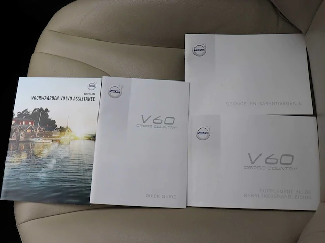 Volvo v60 cross country 2.0 d4 polar+ | xh-209-f - afbeelding 29 van  39