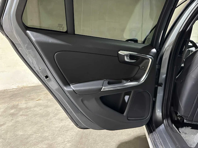 Volvo v60 cross country 2.0 d4 summum 191pk 2015, hf-783-b - afbeelding 27 van  42