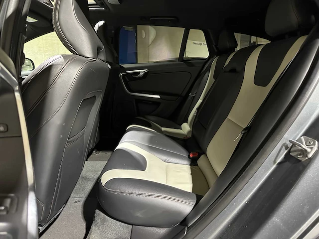 Volvo v60 cross country 2.0 d4 summum 191pk 2015, hf-783-b - afbeelding 28 van  42