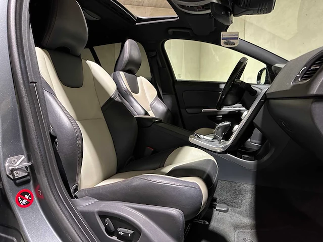 Volvo v60 cross country 2.0 d4 summum 191pk 2015, hf-783-b - afbeelding 33 van  42