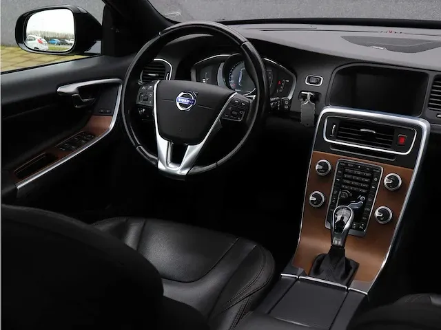Volvo v60 cross country 2.0 t5 summum | hd-527-l - afbeelding 28 van  45