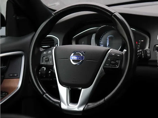 Volvo v60 cross country 2.0 t5 summum | hd-527-l - afbeelding 6 van  45