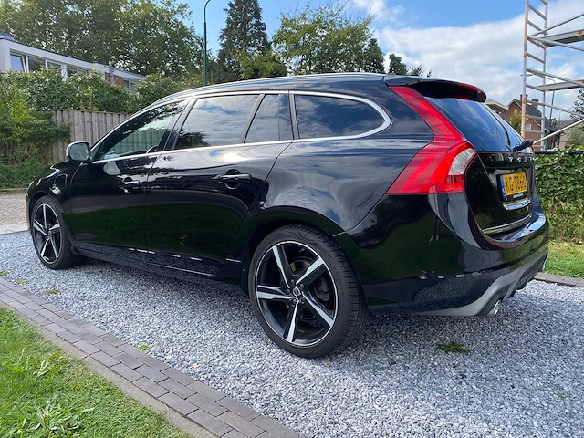 Volvo v60 d6 twin engine - personenauto - 2016 - afbeelding 3 van  48
