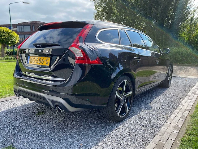 Volvo v60 d6 twin engine - personenauto - 2016 - afbeelding 8 van  48