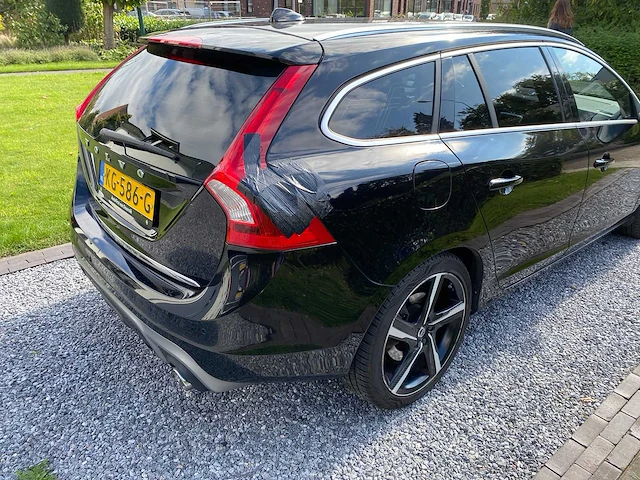 Volvo v60 d6 twin engine - personenauto - 2016 - afbeelding 10 van  48