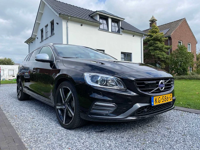 Volvo v60 d6 twin engine - personenauto - 2016 - afbeelding 1 van  48