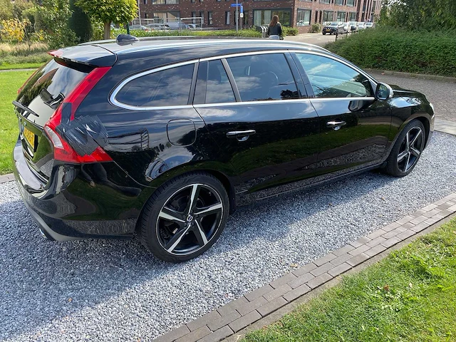 Volvo v60 d6 twin engine - personenauto - 2016 - afbeelding 13 van  48
