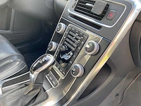 Volvo v60 d6 twin engine - personenauto - 2016 - afbeelding 18 van  48