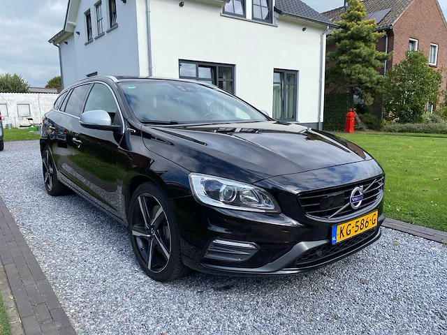 Volvo v60 d6 twin engine - personenauto - 2016 - afbeelding 12 van  48