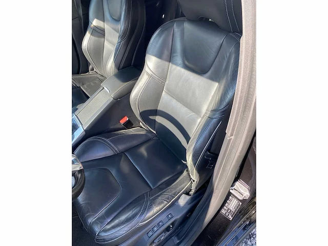 Volvo v60 d6 twin engine - personenauto - 2016 - afbeelding 35 van  48
