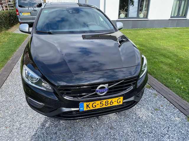 Volvo v60 d6 twin engine - personenauto - 2016 - afbeelding 45 van  48