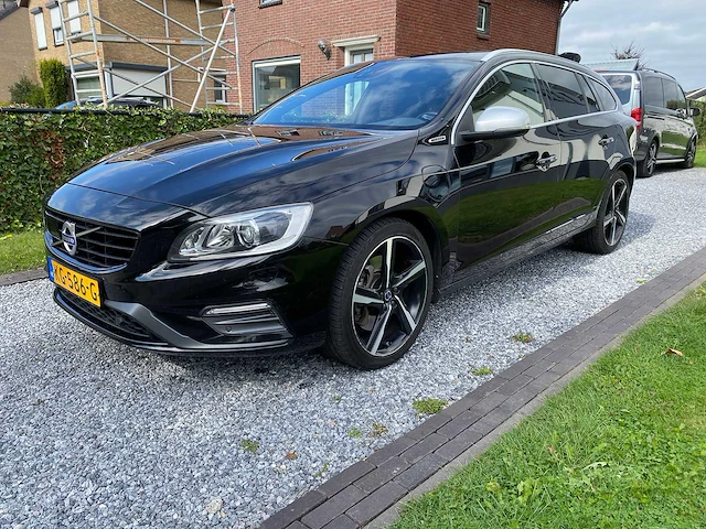 Volvo v60 d6 twin engine - personenauto - 2016 - afbeelding 46 van  48