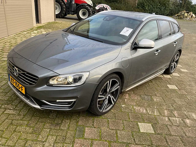 Volvo v60 personenauto - afbeelding 1 van  15
