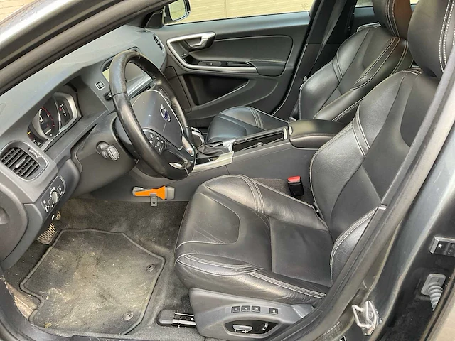 Volvo v60 personenauto - afbeelding 7 van  15