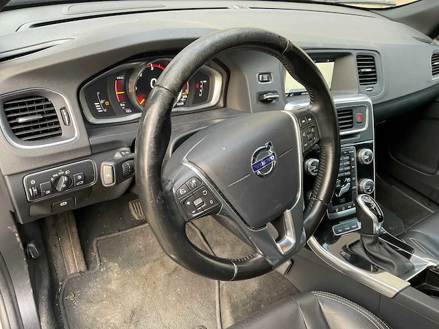 Volvo v60 personenauto - afbeelding 8 van  15
