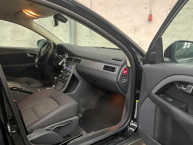 Volvo v70 145pk 2009, h-832-zn - afbeelding 12 van  27