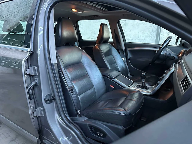 Volvo v70 1.6 t4 lim. edition 179pk 2012, (origineel-nl), 23-tsz-4 - afbeelding 34 van  41