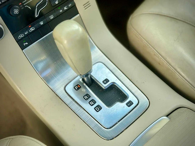 Volvo v70 2.0 d3 kinetic , ; 74-nhg-1 - afbeelding 2 van  15