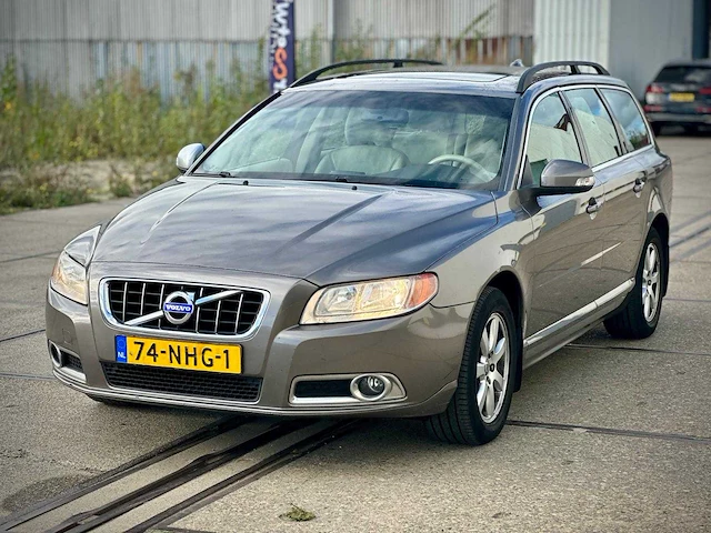 Volvo v70 2.0 d3 kinetic , ; 74-nhg-1 - afbeelding 1 van  15