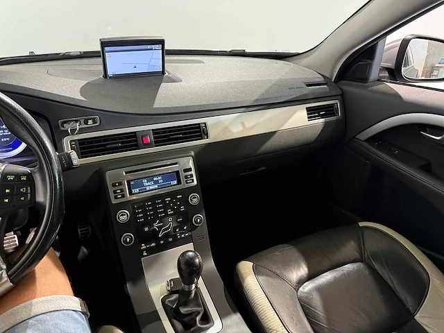 Volvo v70 2.0t r-edition, 65-psh-9 - afbeelding 2 van  17