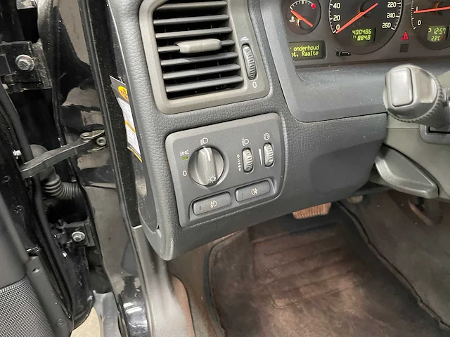 Volvo v70 2.3 t-5 geartronic c.l 250pk 2001, 18-hp-gj - afbeelding 13 van  39