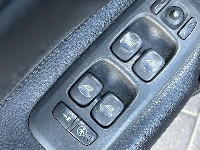 Volvo v70 2.4 comfort line car 2001 | 50-gr-hb - afbeelding 3 van  21