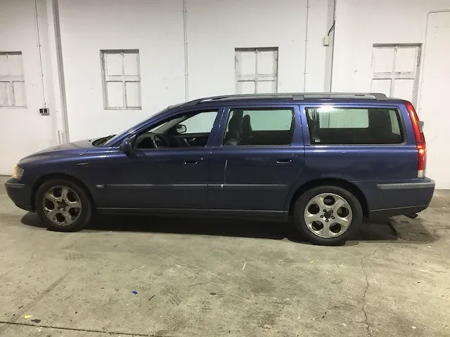 Volvo v70 2.4 d comfort line, 82-nbk-9 - afbeelding 2 van  23