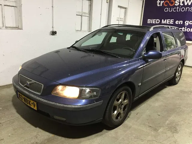 Volvo v70 2.4 d comfort line, 82-nbk-9 - afbeelding 1 van  23