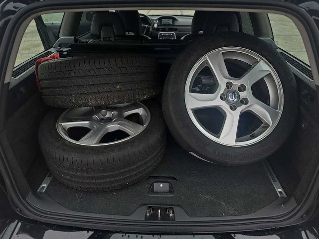 Volvo v70 2.4 d5 awd momentum car 2015 | gh-405-s - afbeelding 25 van  34
