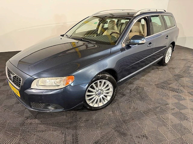 Volvo v70 2.4 d5 summum, 52-zl-jv - afbeelding 1 van  14