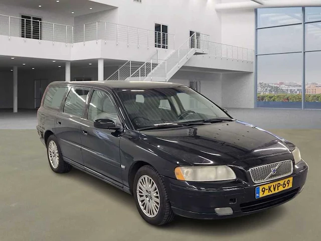 Volvo v70 2.4 kinetic , 9-kvp-69 - afbeelding 2 van  16