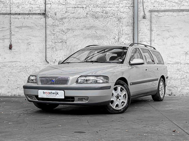Volvo v70 2.4 t g.ocean race 200pk 2002, 97-js-sg - afbeelding 1 van  41