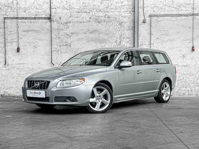 Volvo v70 2.4d momentum 175pk 2010, 48-kxp-9 - afbeelding 1 van  43