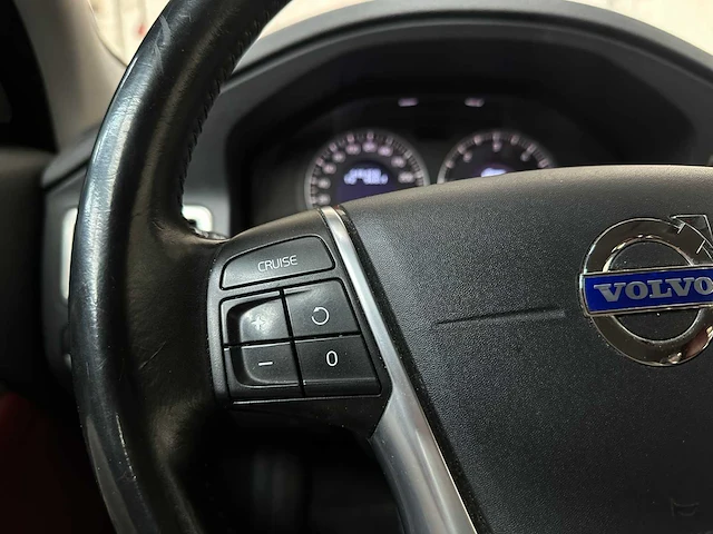 Volvo v70 2.4d momentum 175pk 2010, 48-kxp-9 - afbeelding 14 van  43