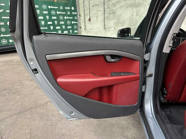 Volvo v70 2.4d momentum 175pk 2010, 48-kxp-9 - afbeelding 24 van  43