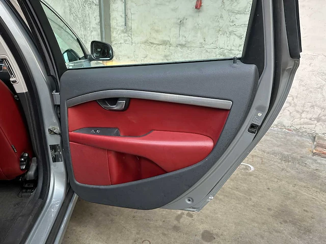 Volvo v70 2.4d momentum 175pk 2010, 48-kxp-9 - afbeelding 26 van  43