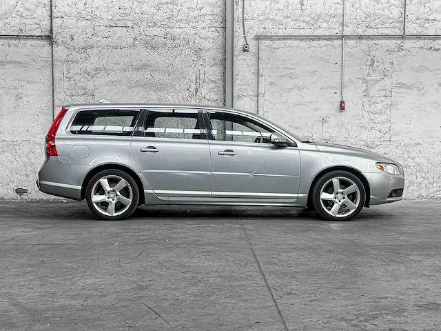 Volvo v70 2.4d momentum 175pk 2010, 48-kxp-9 - afbeelding 41 van  43