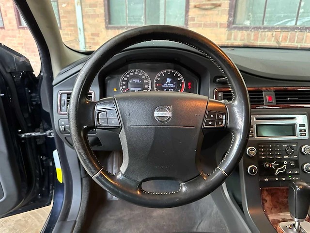 Volvo v70 2.5t 200pk 2008 youngtimer - afbeelding 10 van  39