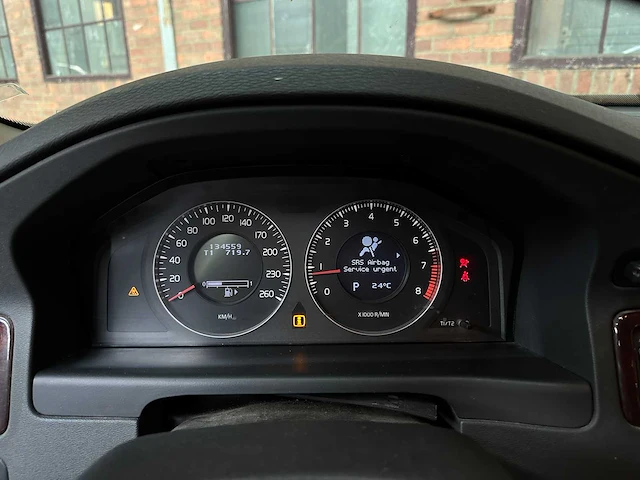 Volvo v70 2.5t 200pk 2008 youngtimer - afbeelding 18 van  39