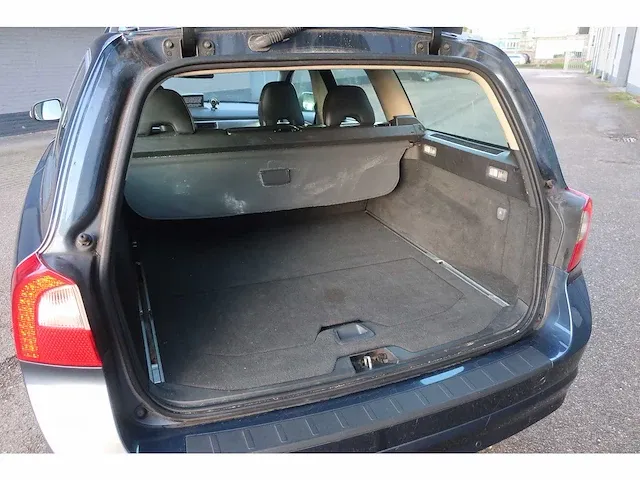 Volvo v70 2.5t momentum automaat, 71-zh-bk - afbeelding 4 van  16