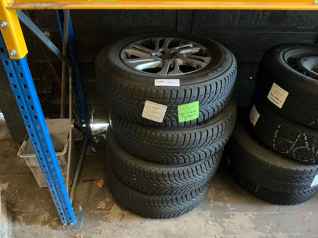 Volvo winterband op velg (4x) - afbeelding 1 van  6