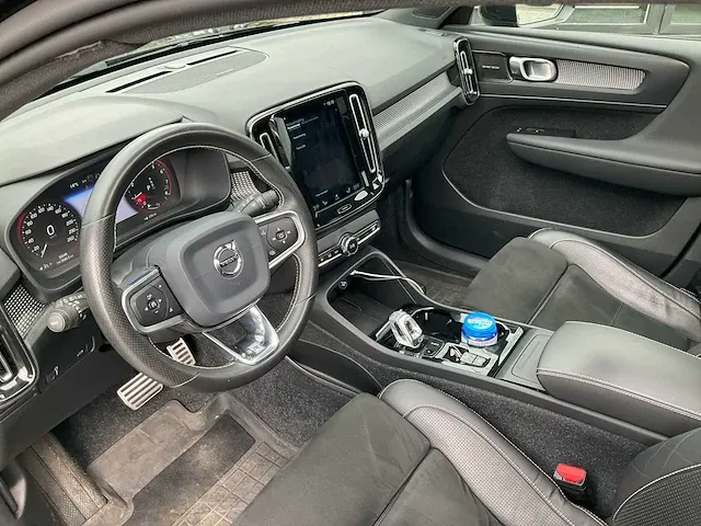 Volvo xc40 1.5 t3 pro panoramadak achteruitrijcamera harman/kardon elektrische kofferbak stoelverwarming, t-060-bn - afbeelding 3 van  32