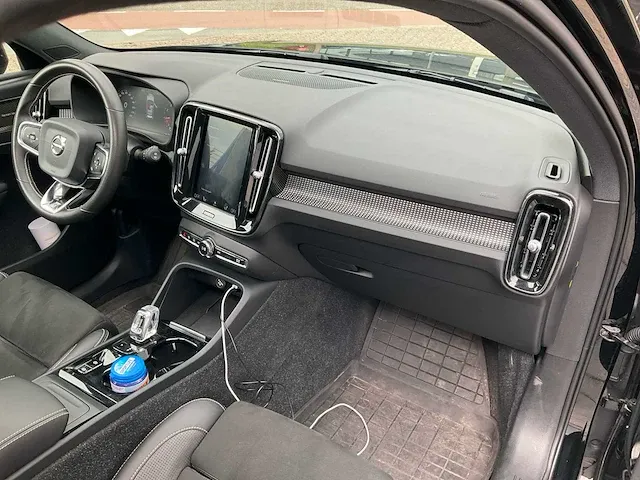 Volvo xc40 1.5 t3 pro panoramadak achteruitrijcamera harman/kardon elektrische kofferbak stoelverwarming, t-060-bn - afbeelding 8 van  32